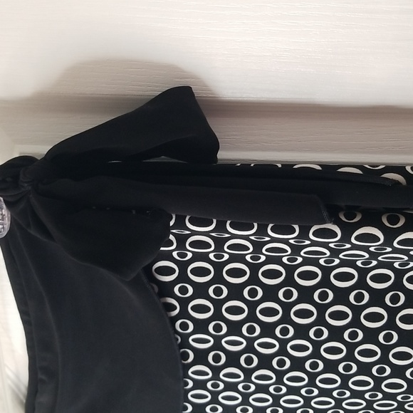 Black & White Graphic Print Pull-On Modal Skirt with Draped Side Tie; Size Small - Picture 4 of 5